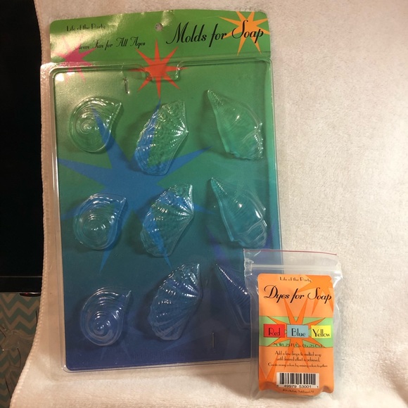 Life of the Party seashell soap mold and colored soap dye bundle - Picture 1 of 6